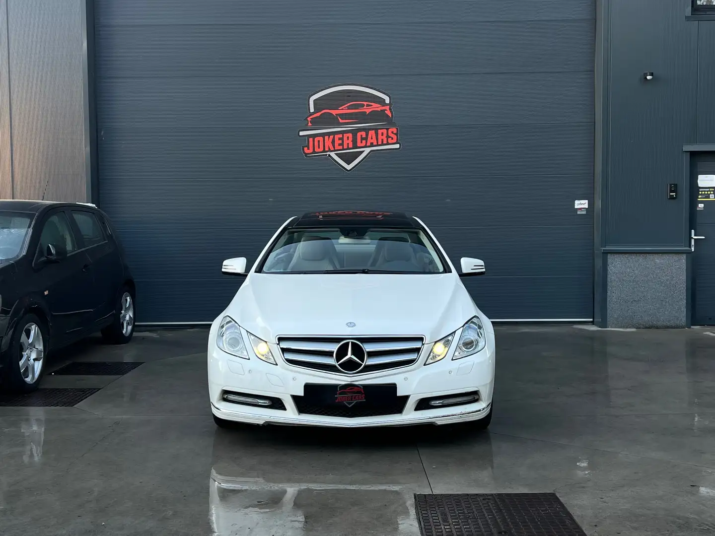 Mercedes-Benz E 200 1.8Benzin Automaat Panodak Bi-Xenon Blanc - 1