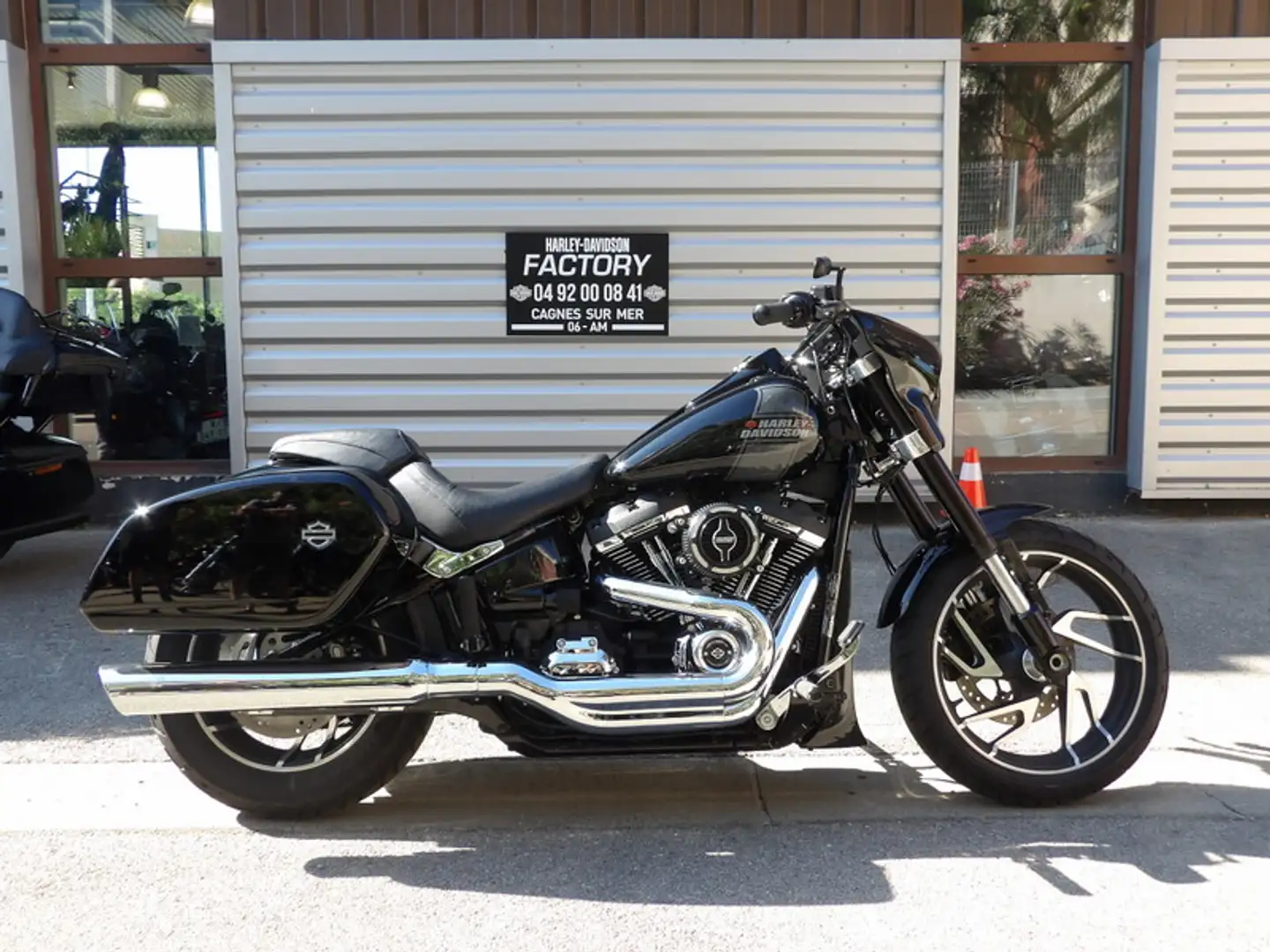Harley-Davidson Sport Glide Noir - 1
