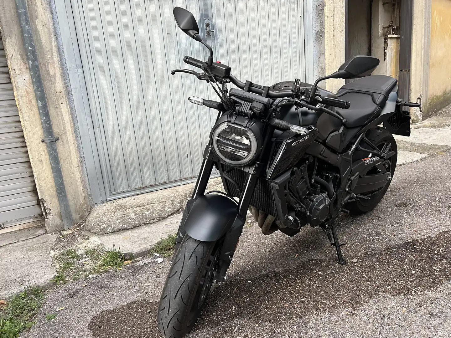 Honda CB 650 R Total Black Negro - 2