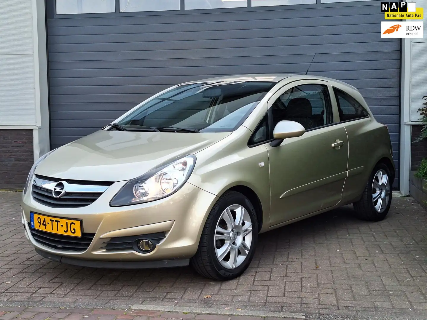 Opel Corsa | 1.4-16V Enjoy | Zeer lage kilometerstand | Airco Beige - 1