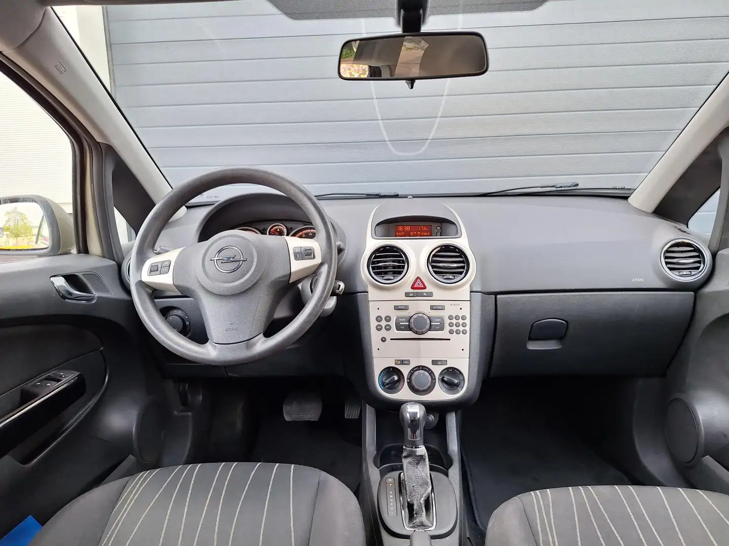 Opel Corsa | 1.4-16V Enjoy | Zeer lage kilometerstand | Airco Beige - 2