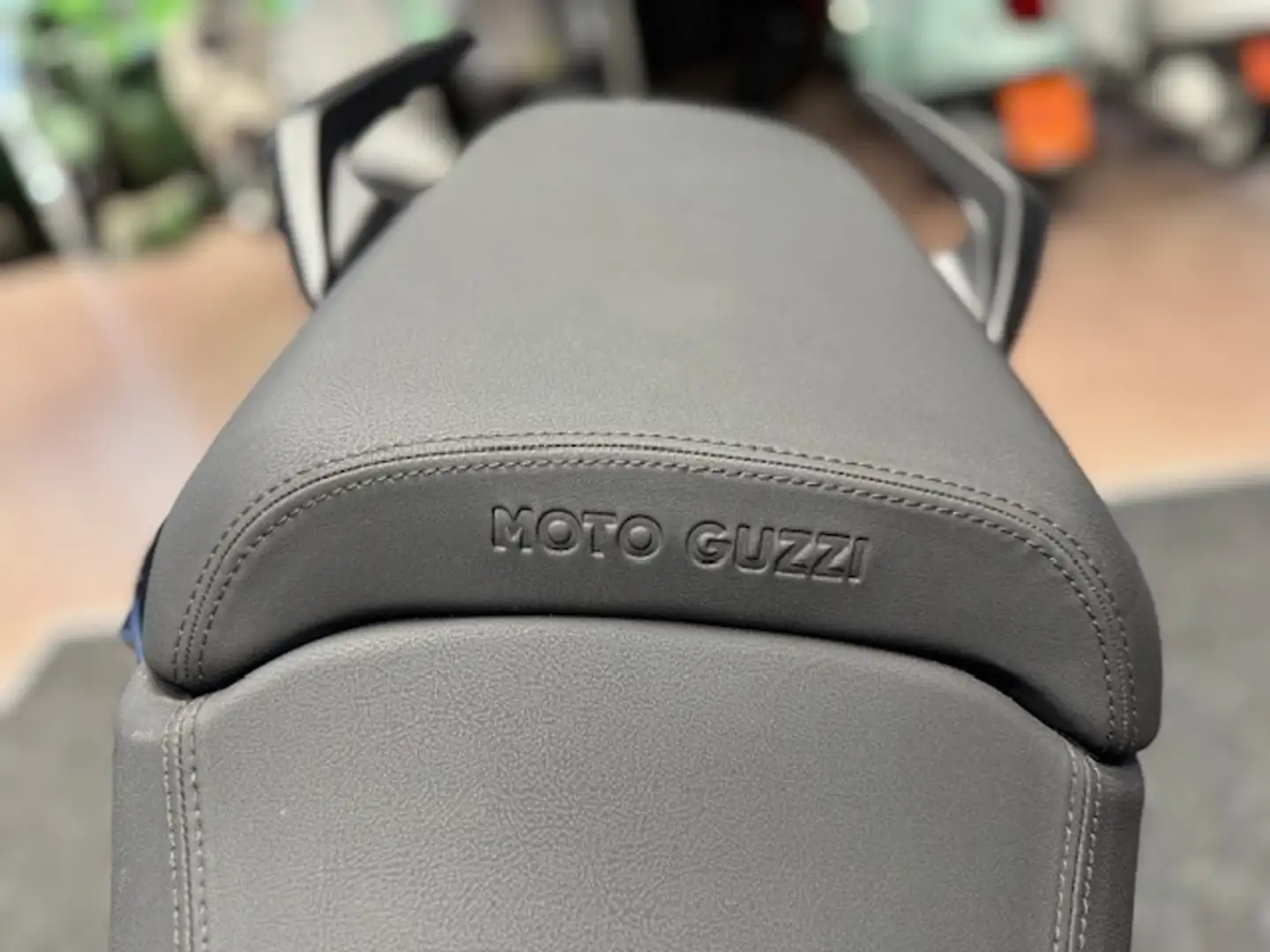 Moto Guzzi V100 MANDELLO S E5 GREY AVANARDIA Gris - 2