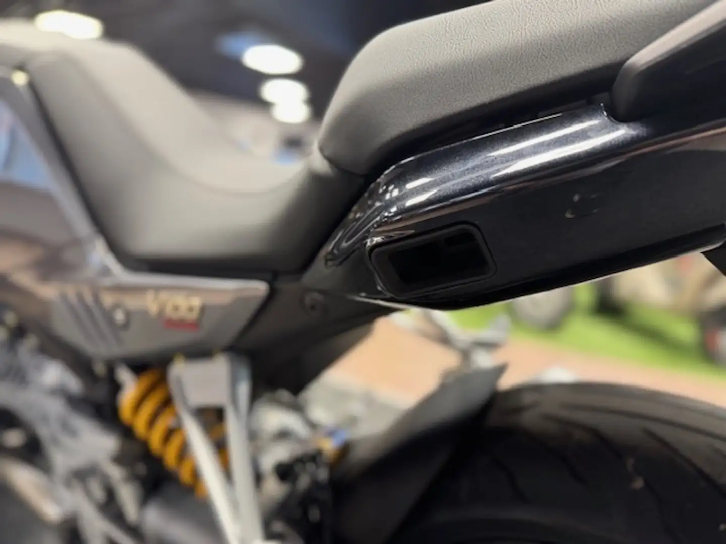 Moto Guzzi V100 MANDELLO S E5 GREY AVANARDIA Gris - 1