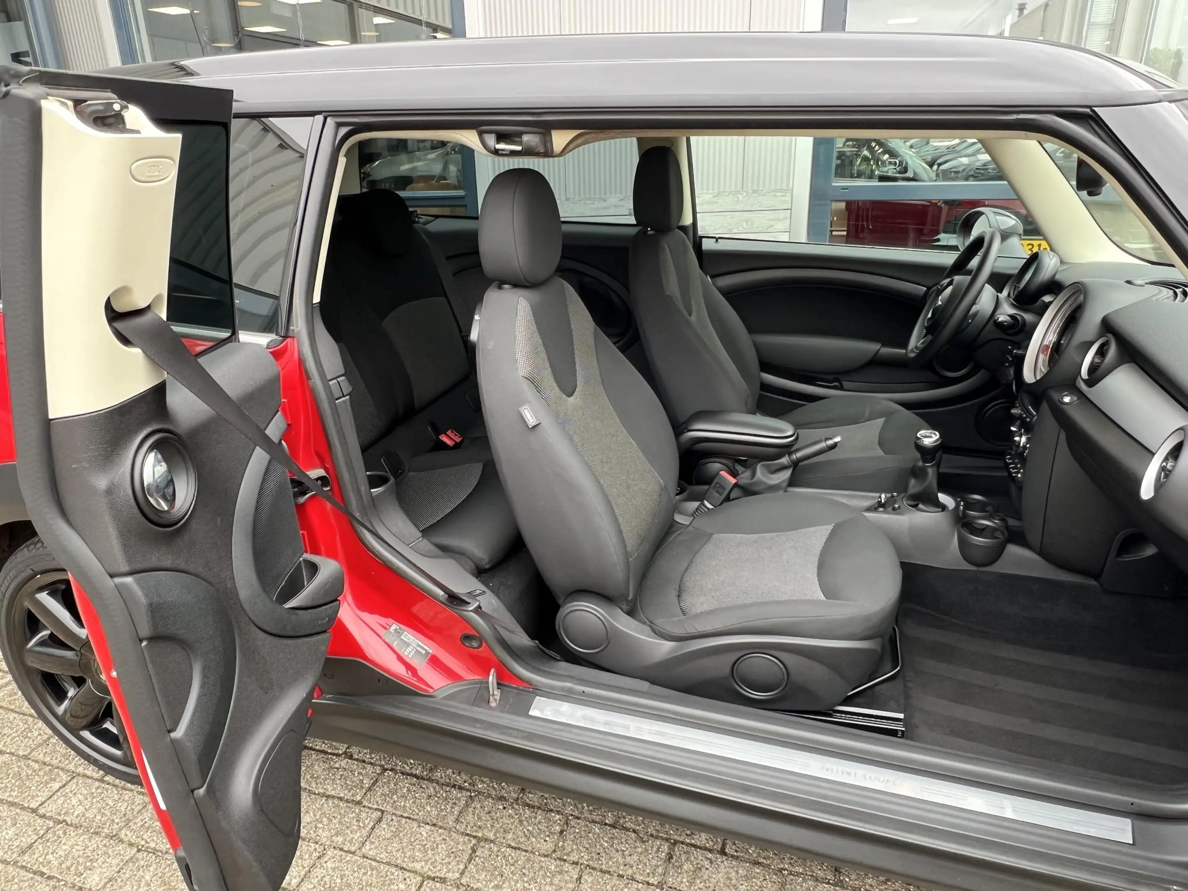 MINI Cooper Clubman 1.6 Business Line navi / 17" / airco — photo 13