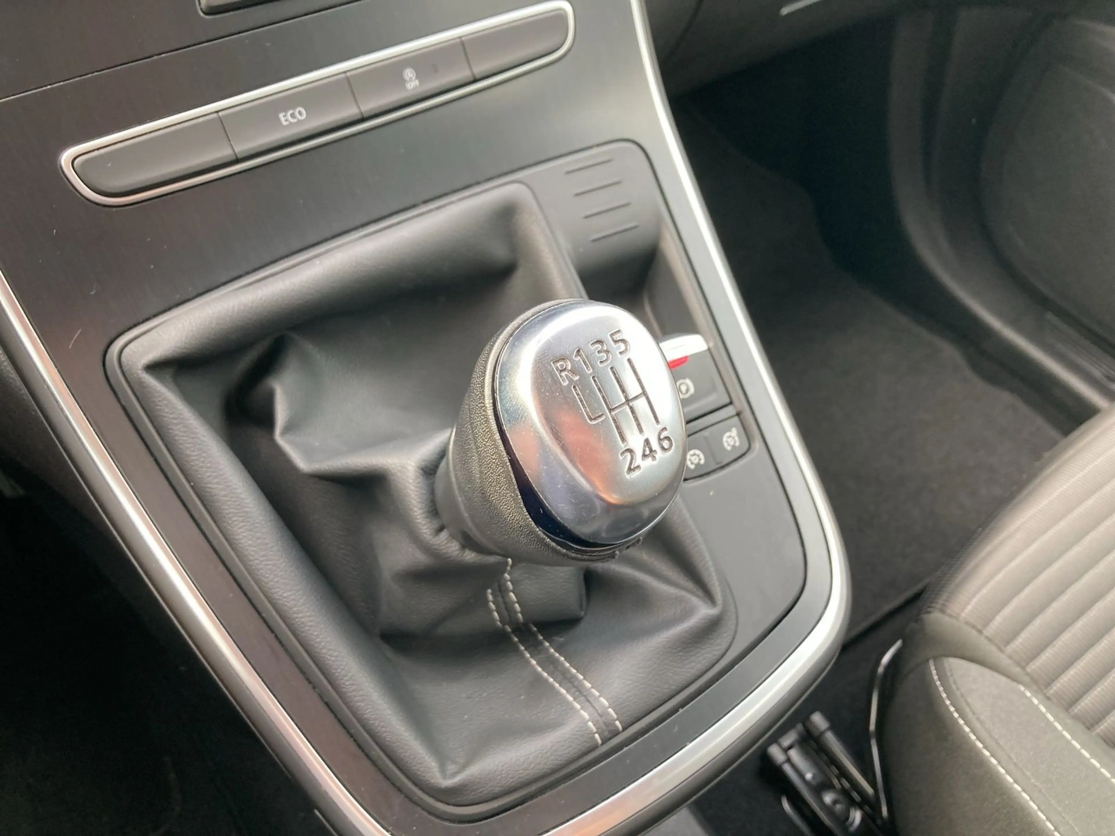 Renault Scenic 1.3 TCe 140 ZEN LM20 DAB — photo 11