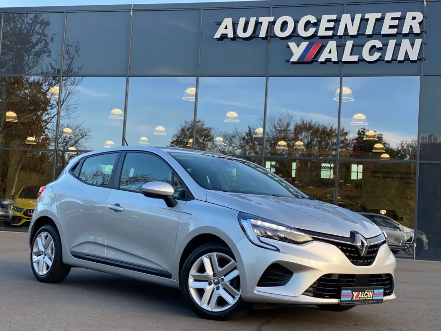 Renault Clio TCe 90 ZEN Edition 1.HA/NAVI/SHZ/KLIMA Grau - 1