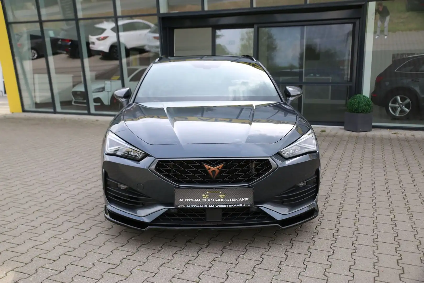 CUPRA Leon 4DRIVE*BEATS*KEYLESS*VIRTUAL*360°*ACC*LED*ALCANTAR Grau - 2