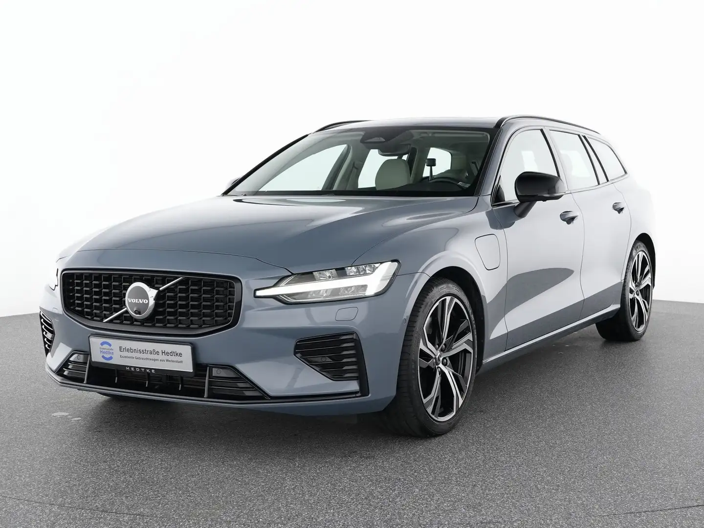 Volvo V60 T8 Recharge AWD Plus Dark 19"+PANO+H&K+360° Grijs - 1