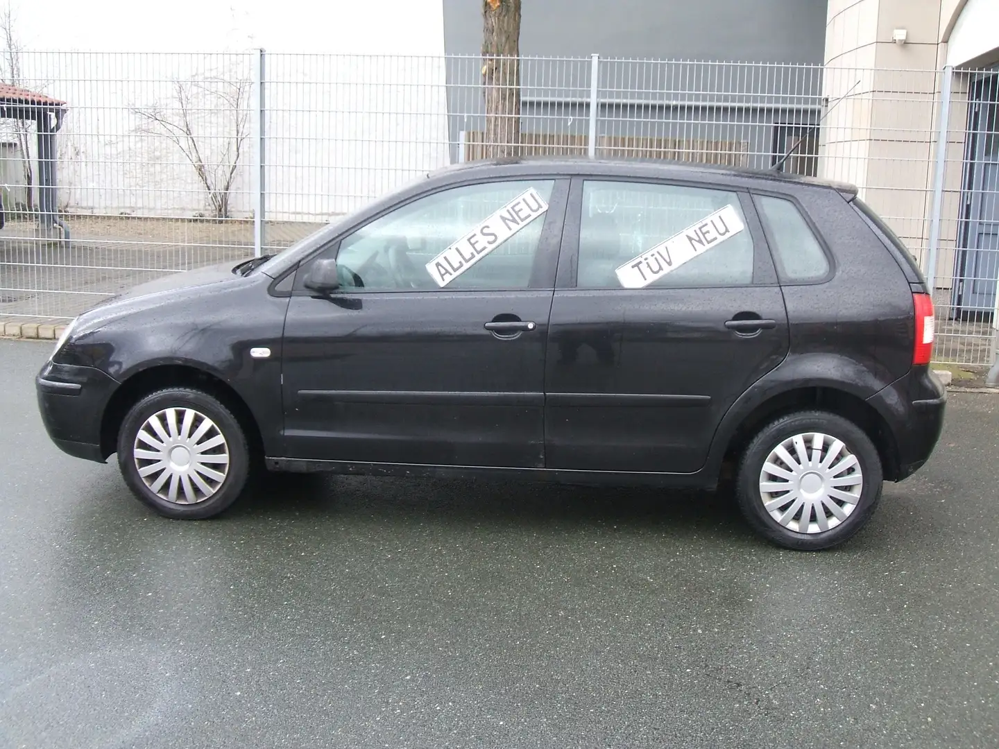 Volkswagen Polo 1,4*KLIMA*4/5 TÜRIG*auf wunsch TÜV-ALLES-NEU Nero - 2