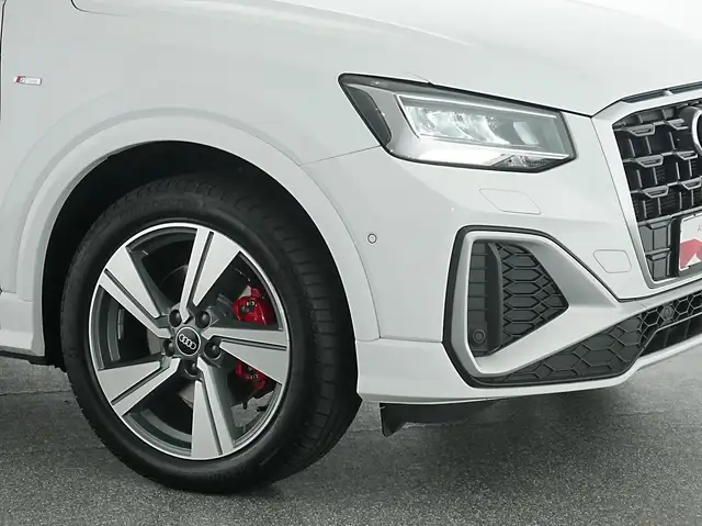 Audi Q2 view 12