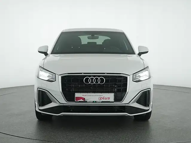 Audi Q2 view 13