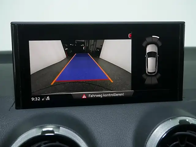 Audi Q2 view 9
