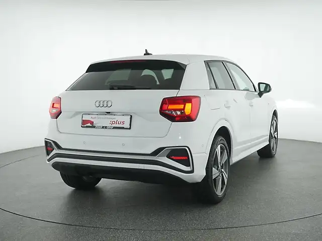 Audi Q2 view 4