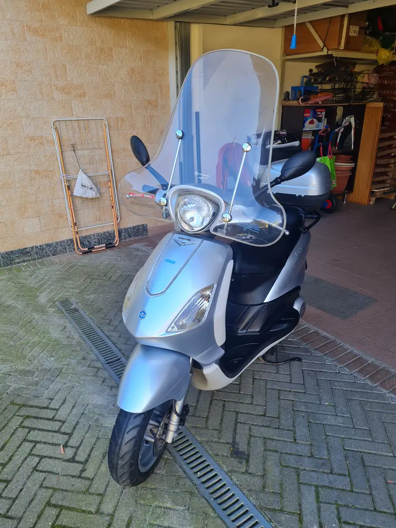 Piaggio Fly 100 150 Grigio - 2