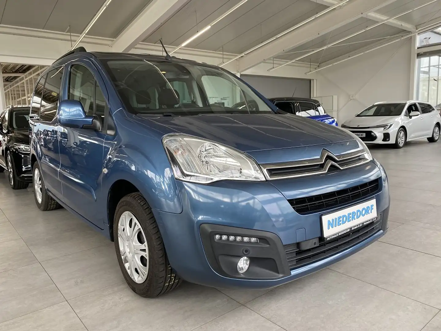 Citroen Berlingo 1.6 BlueHDi 120 FAP Shine PANO NAVI Azul - 1