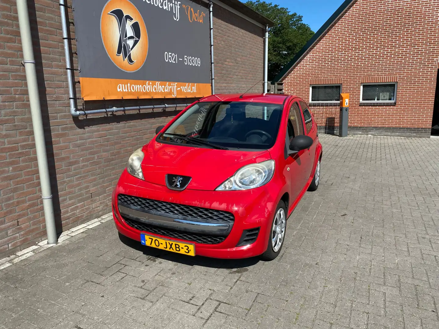 Peugeot 107 1.0-12V XR Червоний - 1