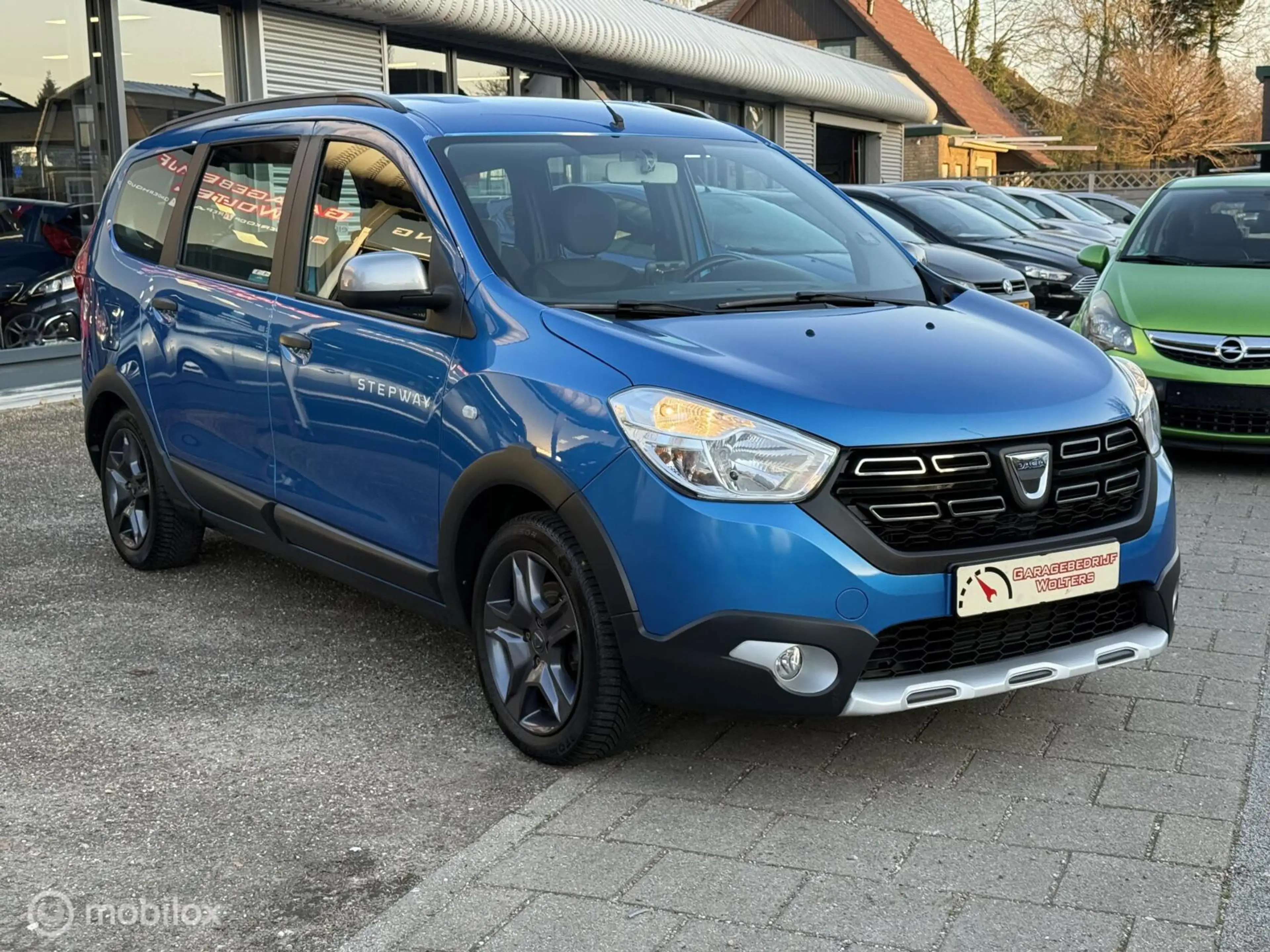 Dacia Lodgy 1.2 TCe Stepway CRUISE NAVI CAMERA PARK.SENS. — photo 6