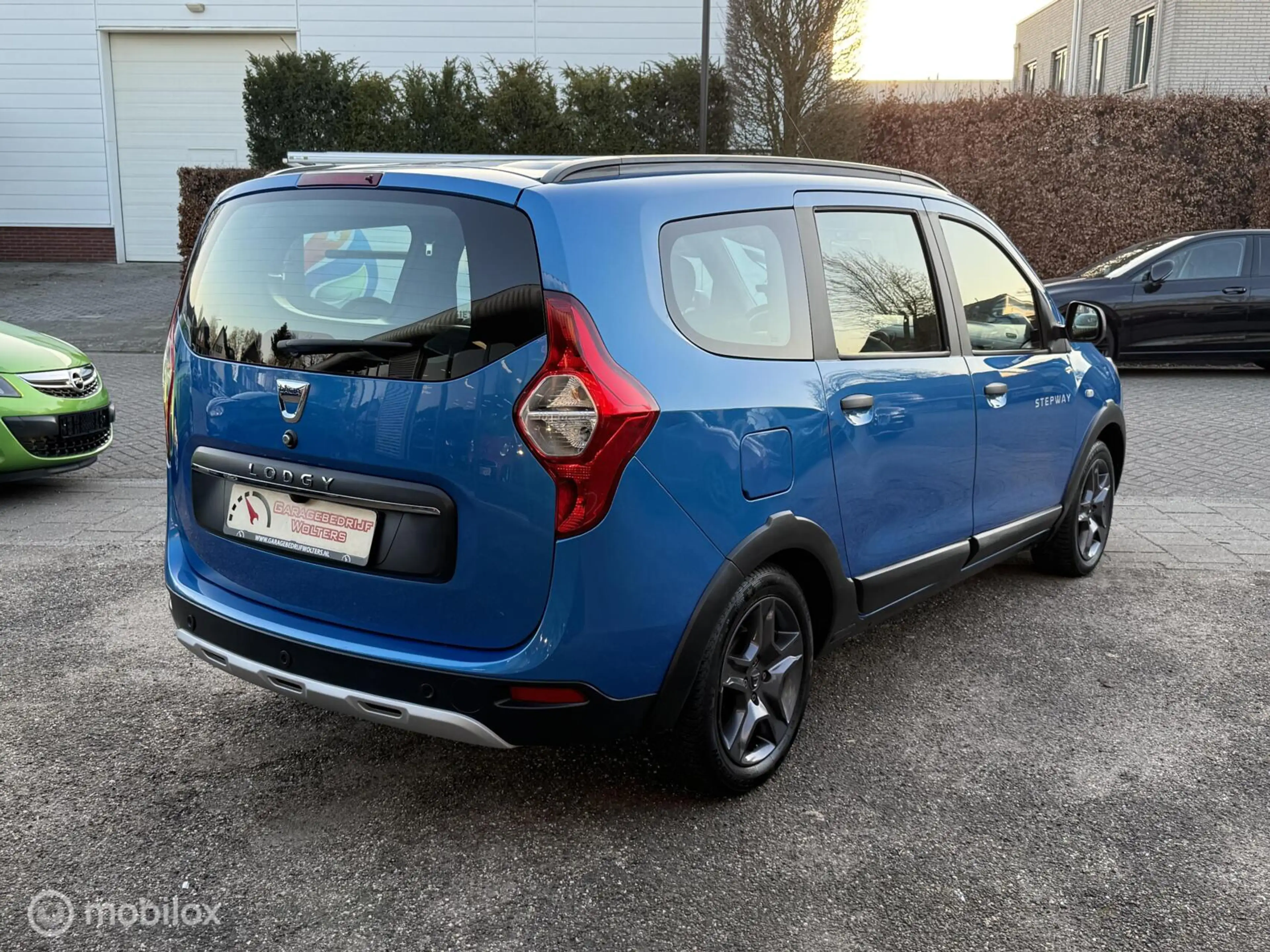 Dacia Lodgy 1.2 TCe Stepway CRUISE NAVI CAMERA PARK.SENS. — photo 4