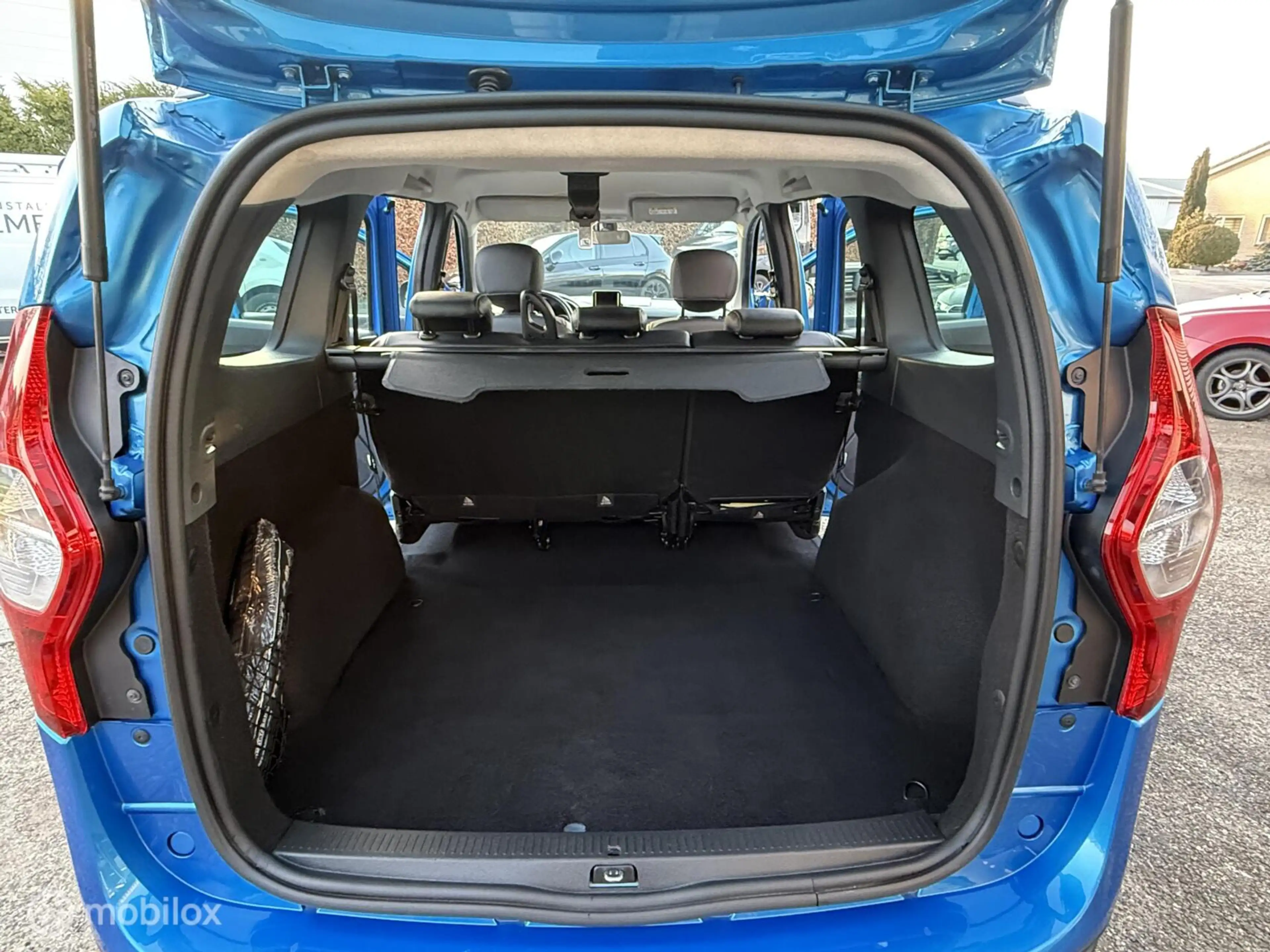 Dacia Lodgy 1.2 TCe Stepway CRUISE NAVI CAMERA PARK.SENS. — photo 13