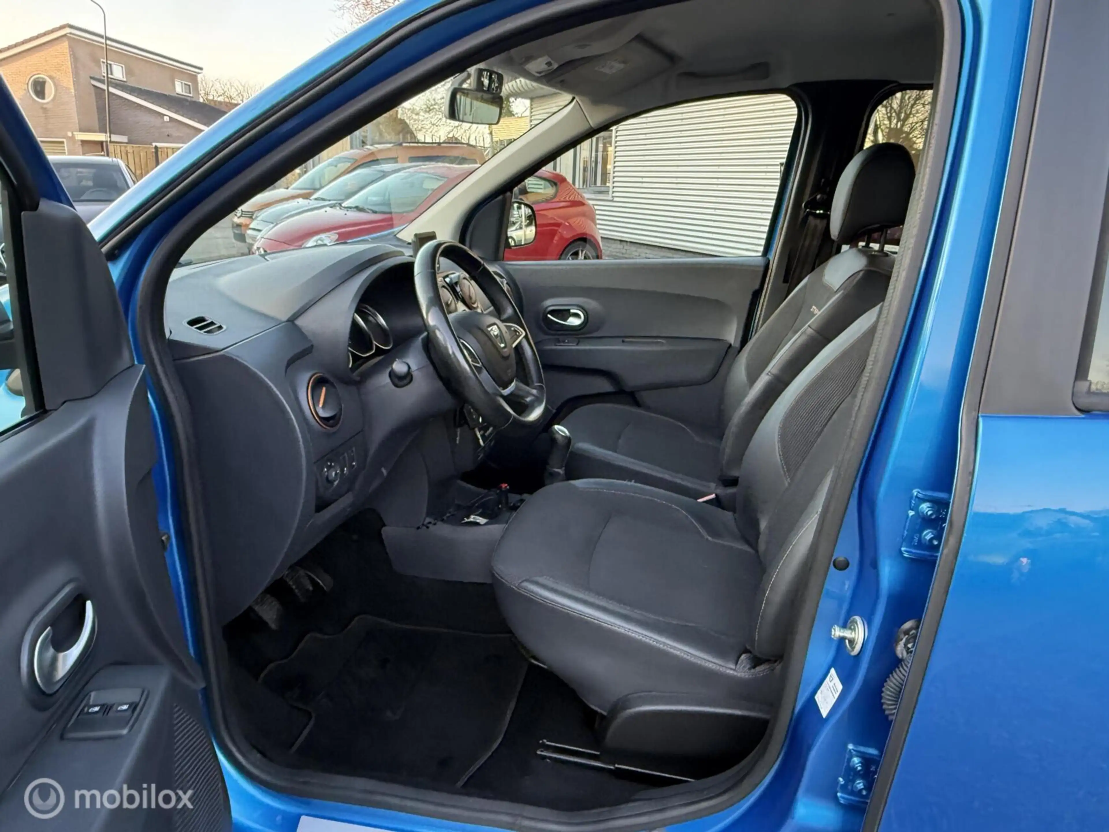Dacia Lodgy 1.2 TCe Stepway CRUISE NAVI CAMERA PARK.SENS. — photo 8