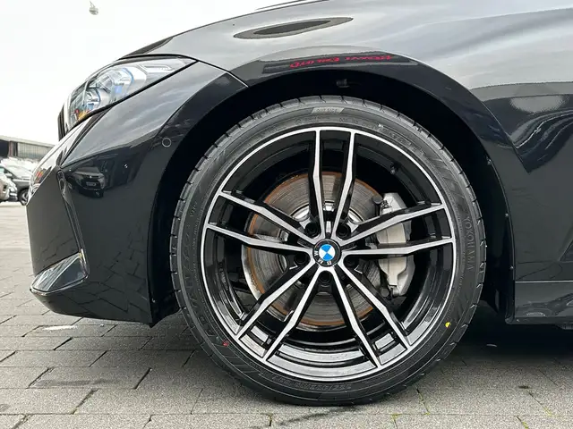 BMW 3 Series view 9