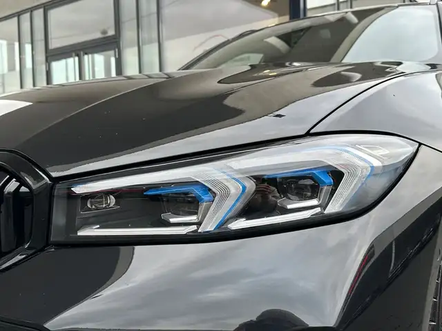 BMW 3 Series view 10