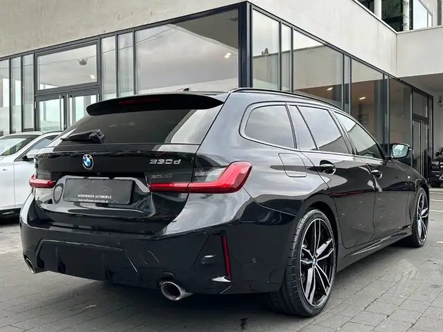 BMW 3 Series view 4