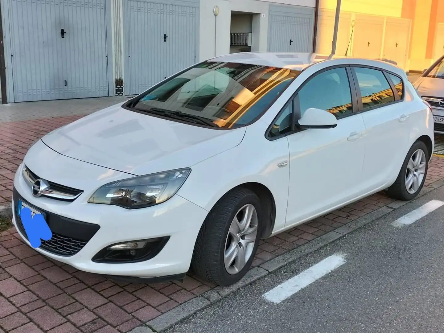 Opel Astra Astra IV 2010 5p 1.6 cdti (ecoflex) Cosmo s Bianco - 1