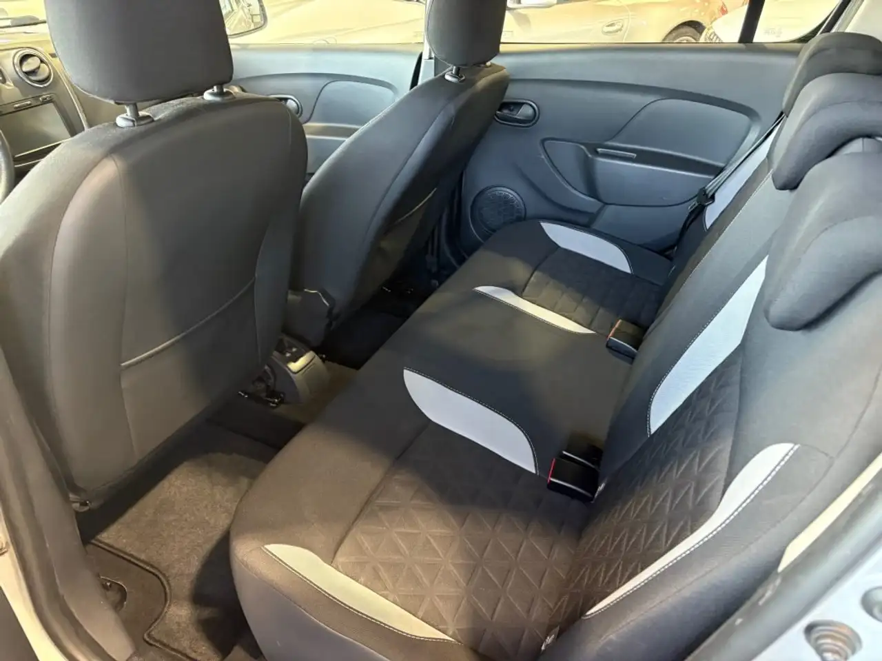 Dacia Sandero Sandero — photo 9