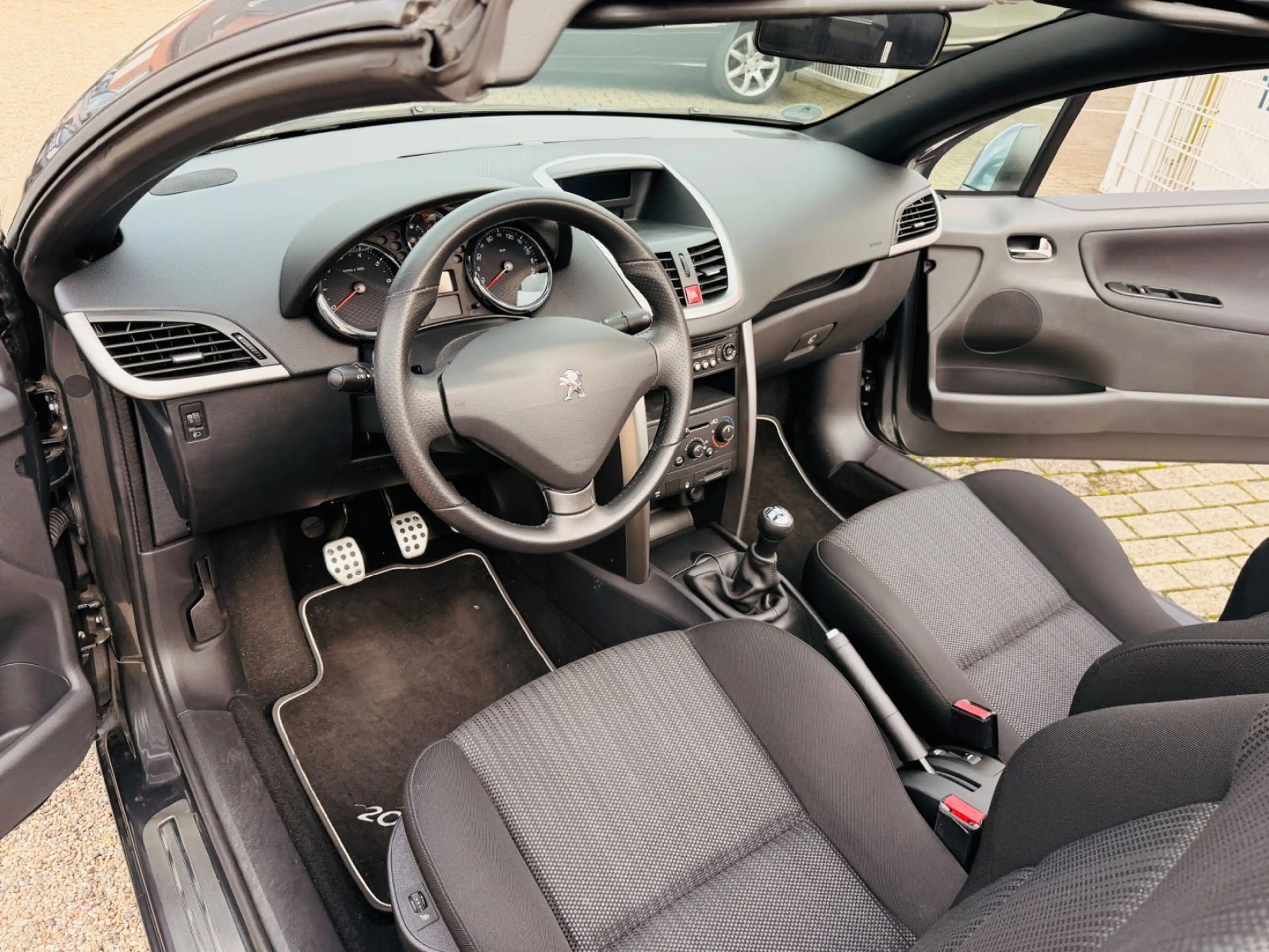 Peugeot 207 CC Cabrio-echte KM-nachweißbar+Scheckheft — photo 20