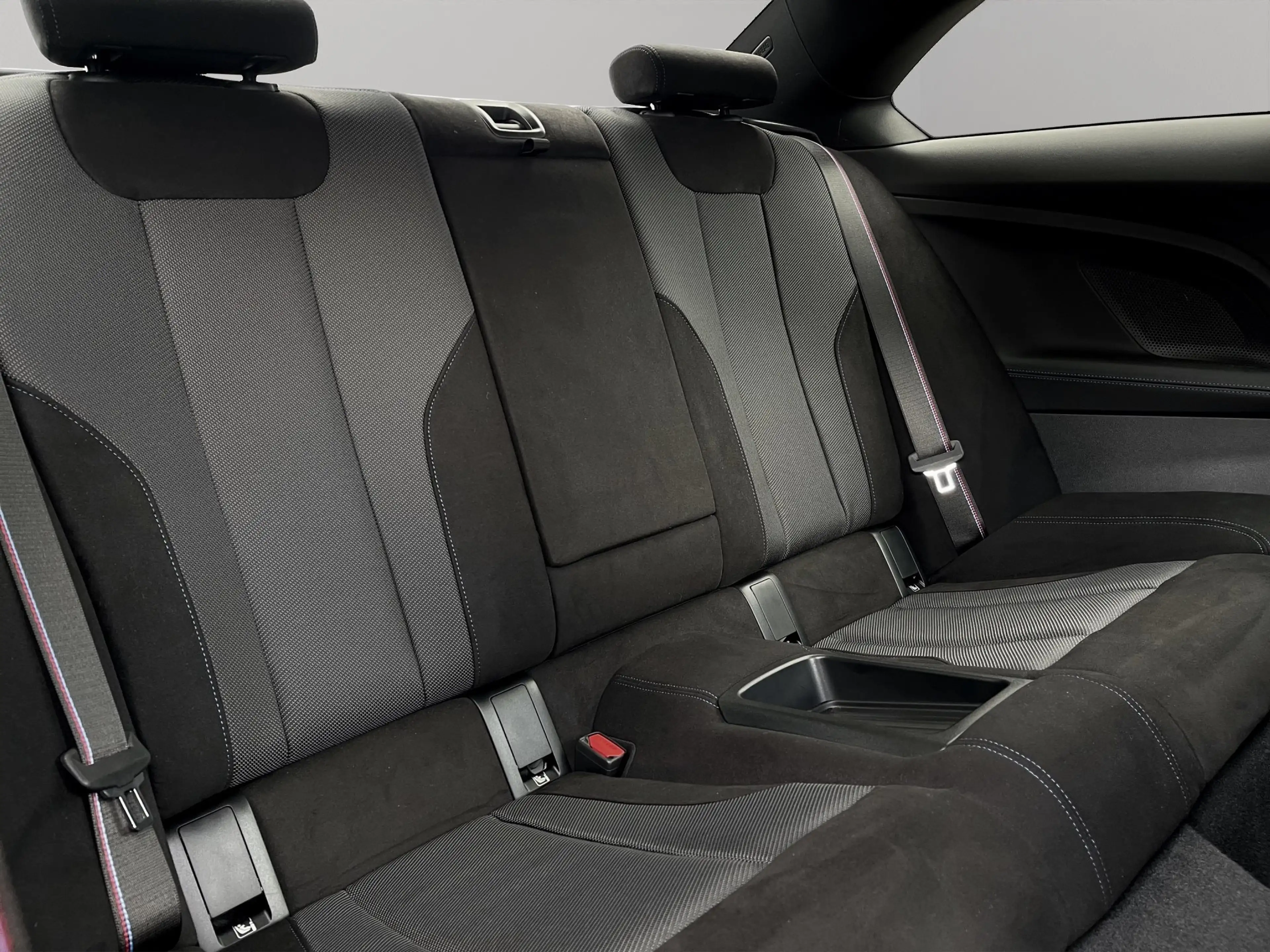 BMW 240 M240i xDrive Coupé — photo 13