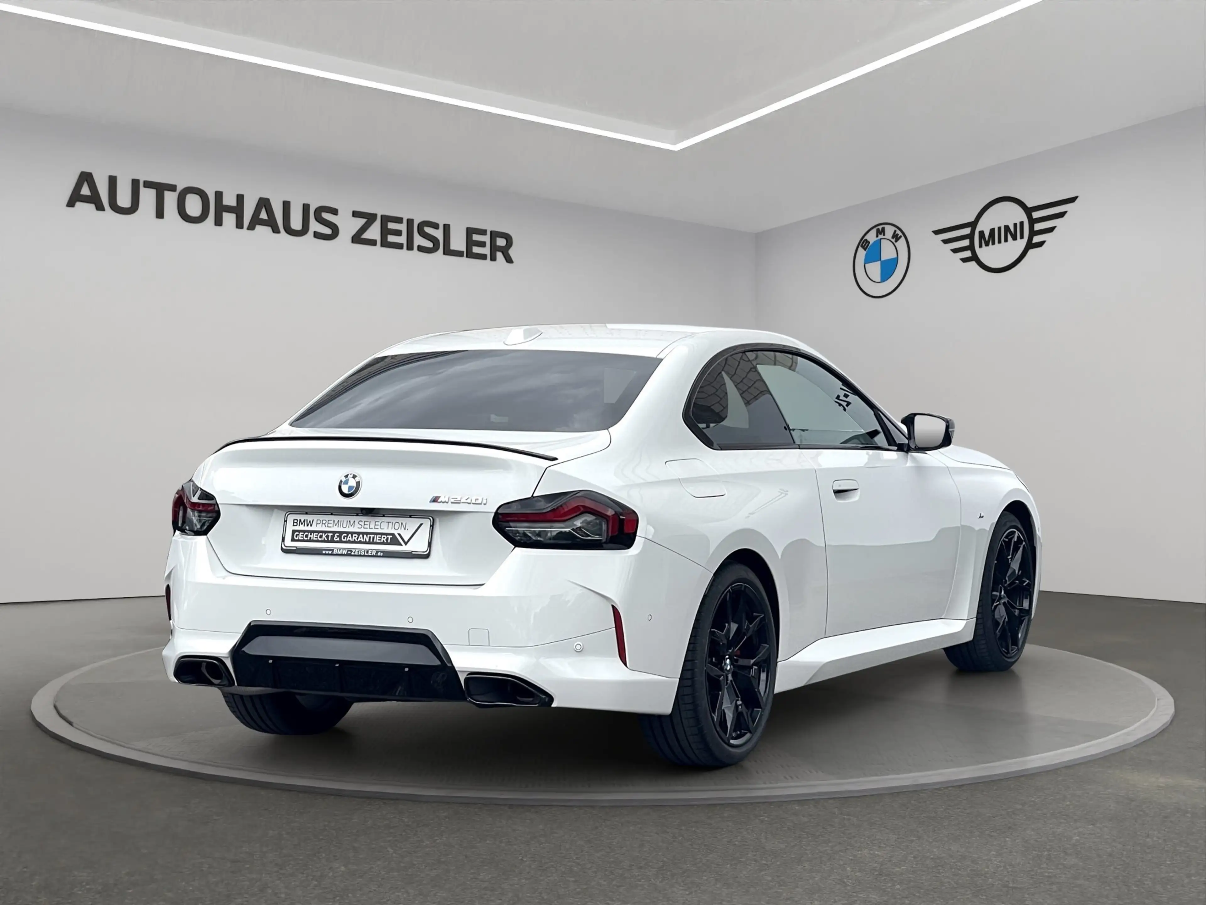 BMW 240 M240i xDrive Coupé — photo 2