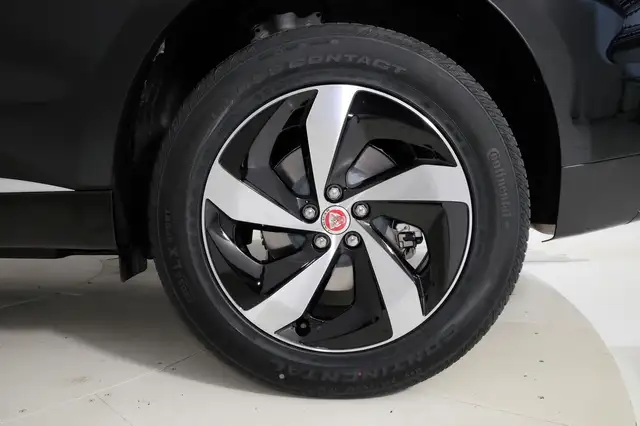 Jaguar F-Pace view 9