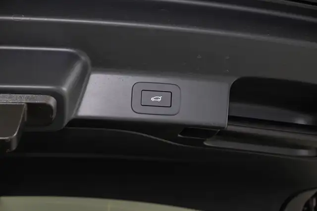 Jaguar F-Pace view 15