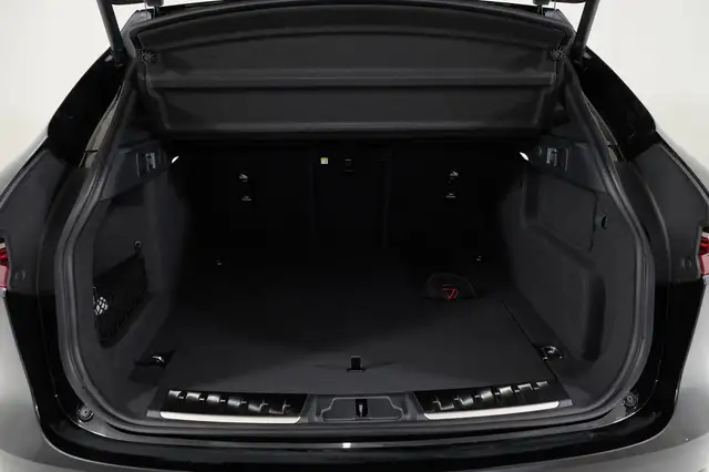 Jaguar F-Pace view 12