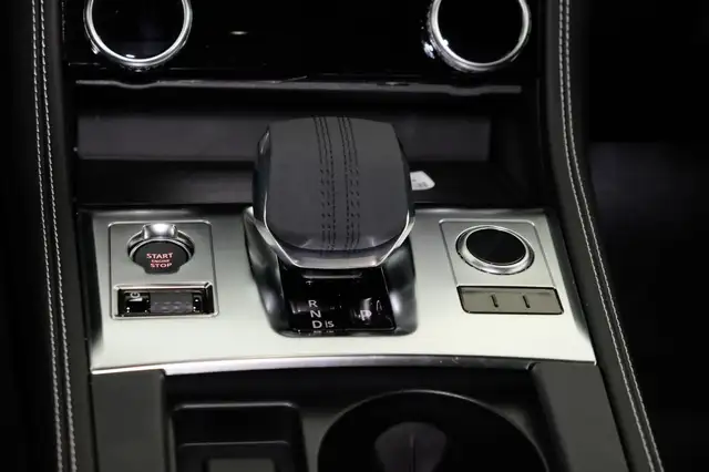 Jaguar F-Pace view 10