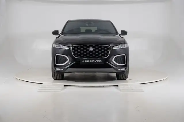 Jaguar F-Pace view 8