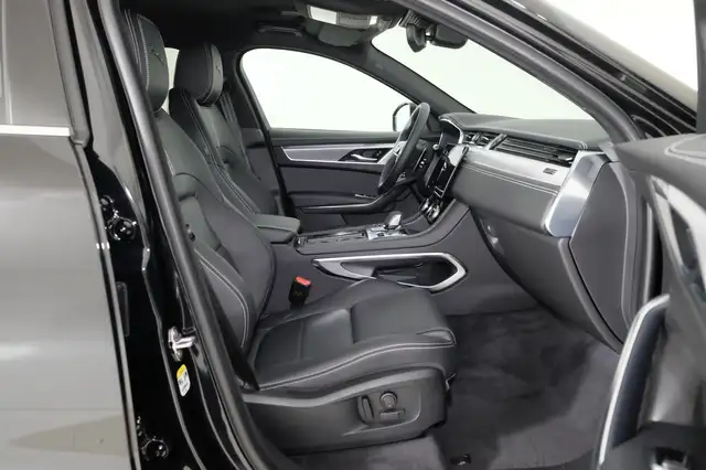 Jaguar F-Pace view 3