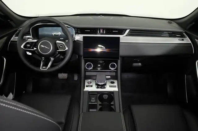 Jaguar F-Pace view 4