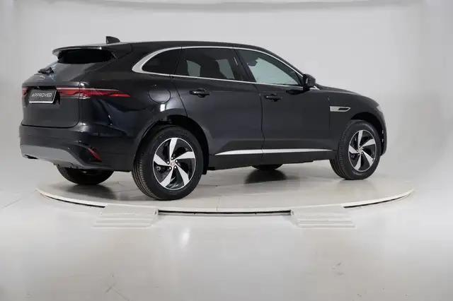 Jaguar F-Pace view 2