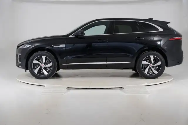 Jaguar F-Pace view 6