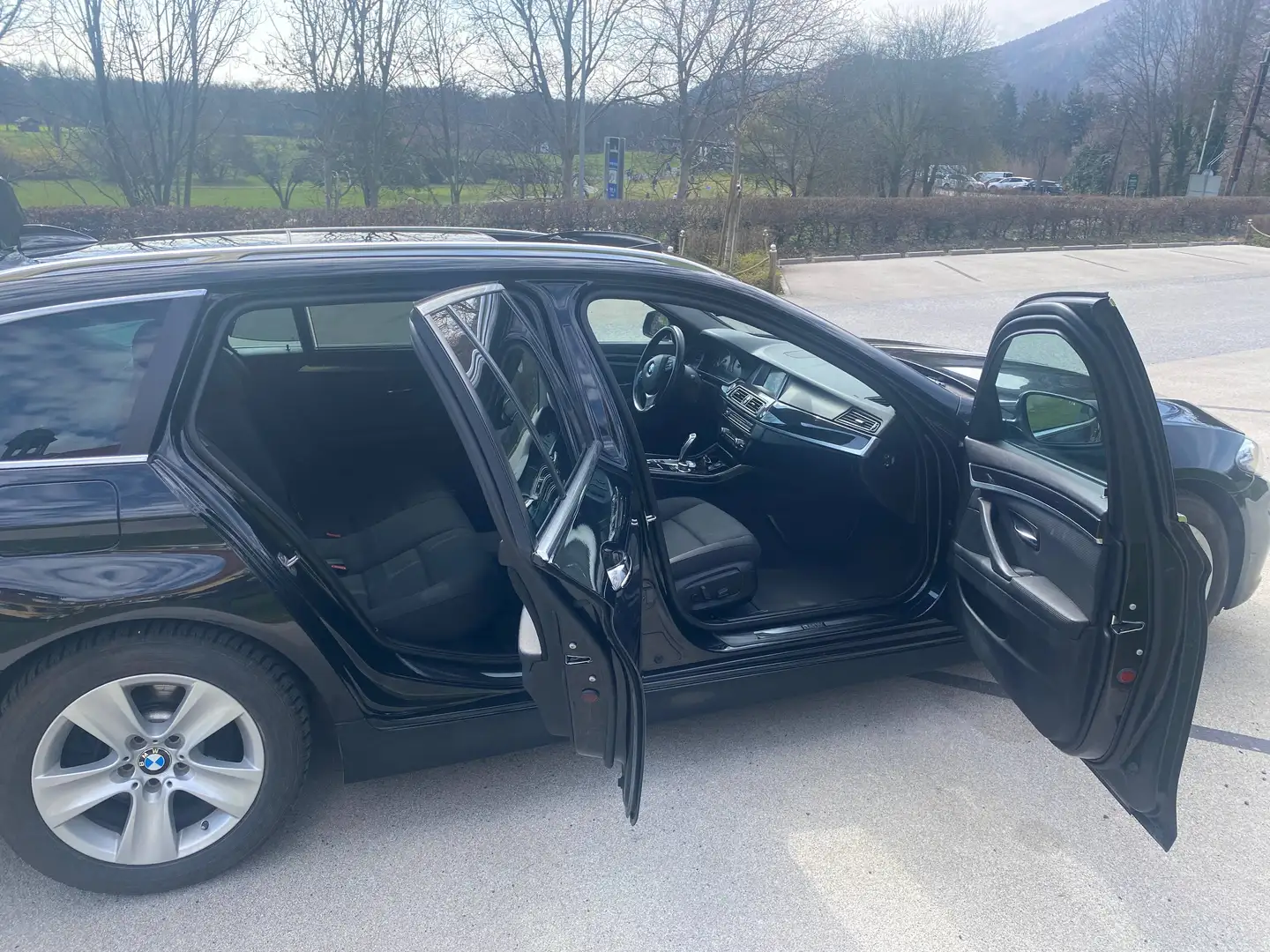 BMW 520 520d Touring; AHK, HUD, Schiebedach, Schwarz - 1