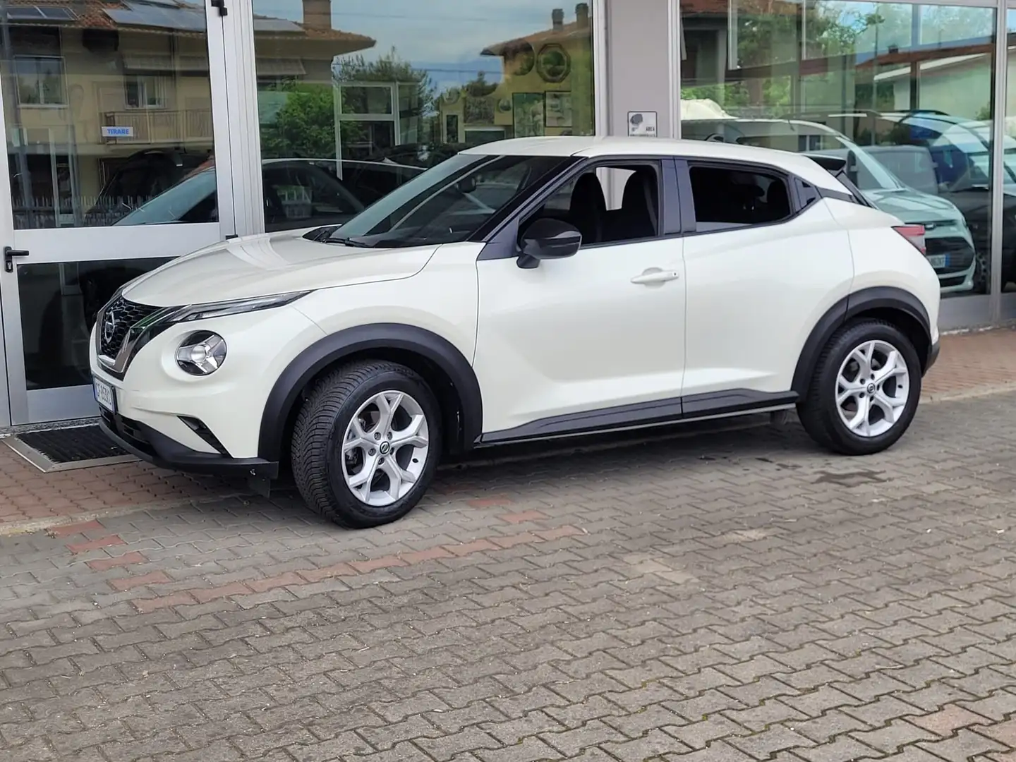 Nissan Juke Juke 1.0 dig-t N-Connecta 114cv Bianco - 1