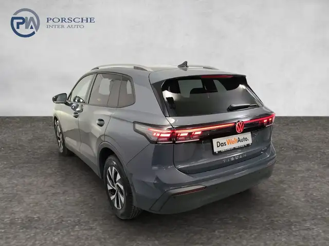 Volkswagen Tiguan view 4