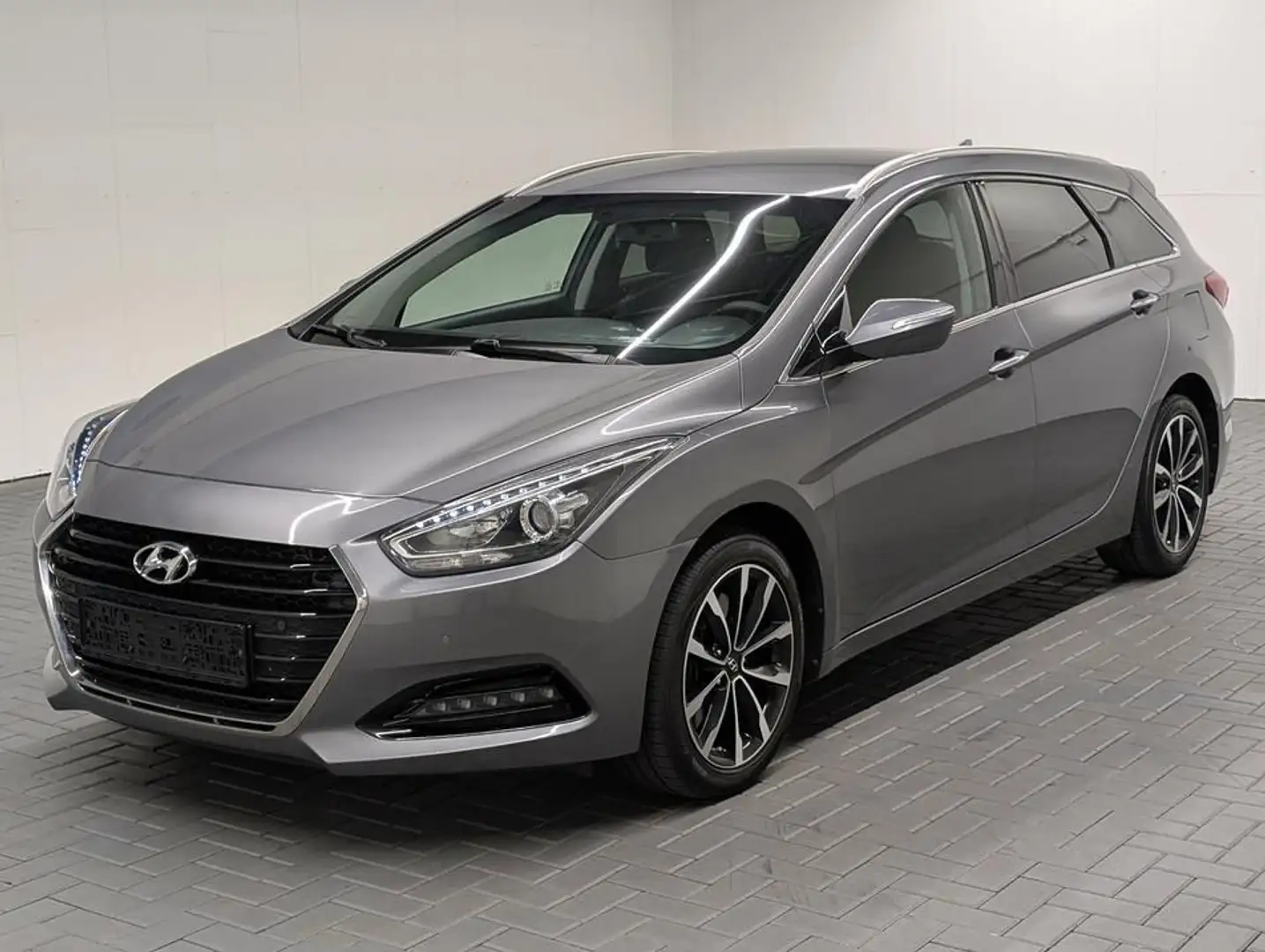 Hyundai i40 cw Navi/AHK/Kam/SHZ/CarPlay/Tempomat Grau - 1