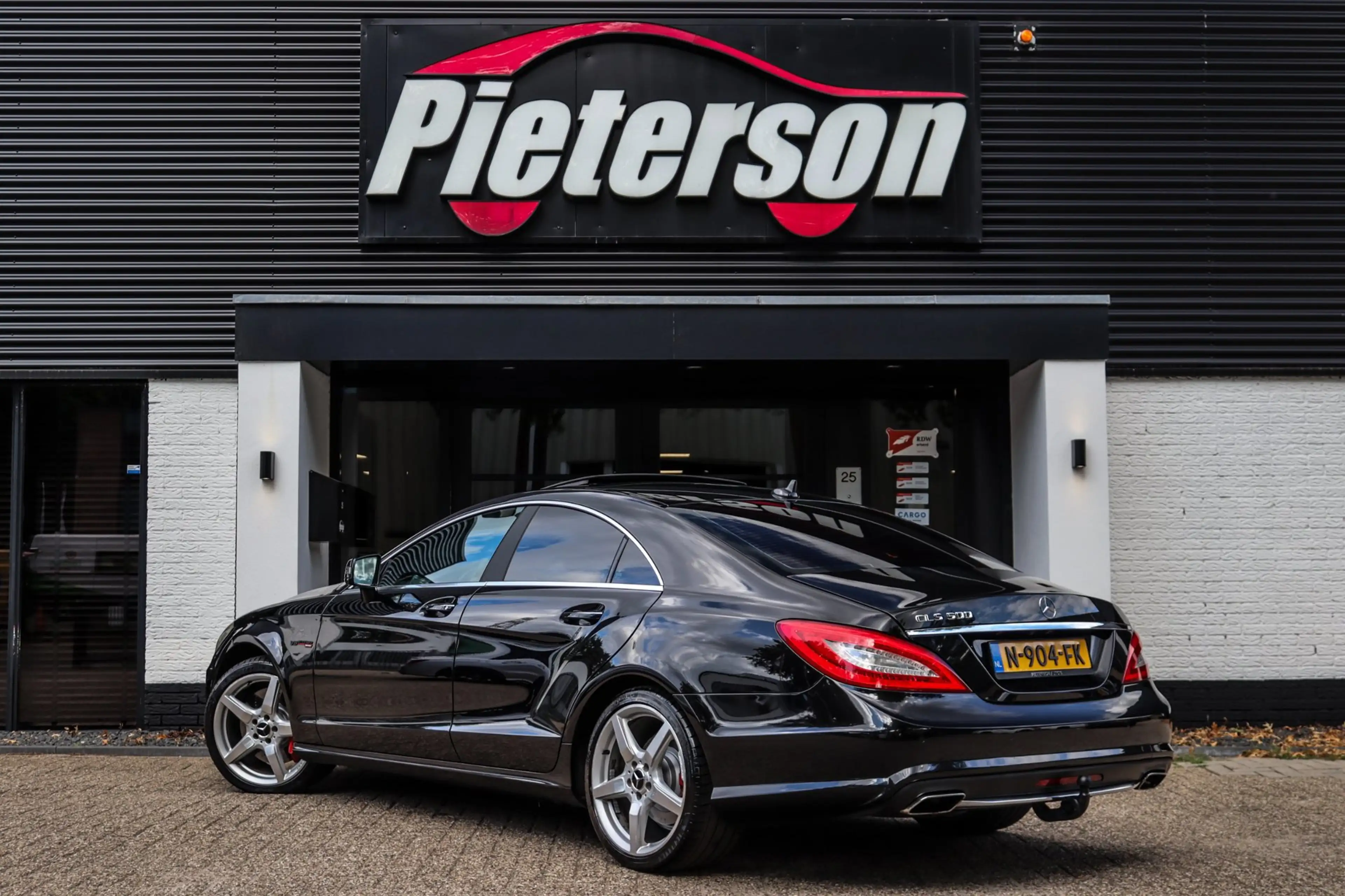 Mercedes-Benz CLS 500 4-Matic AMG PANO H&K LEES TEKST — photo 11