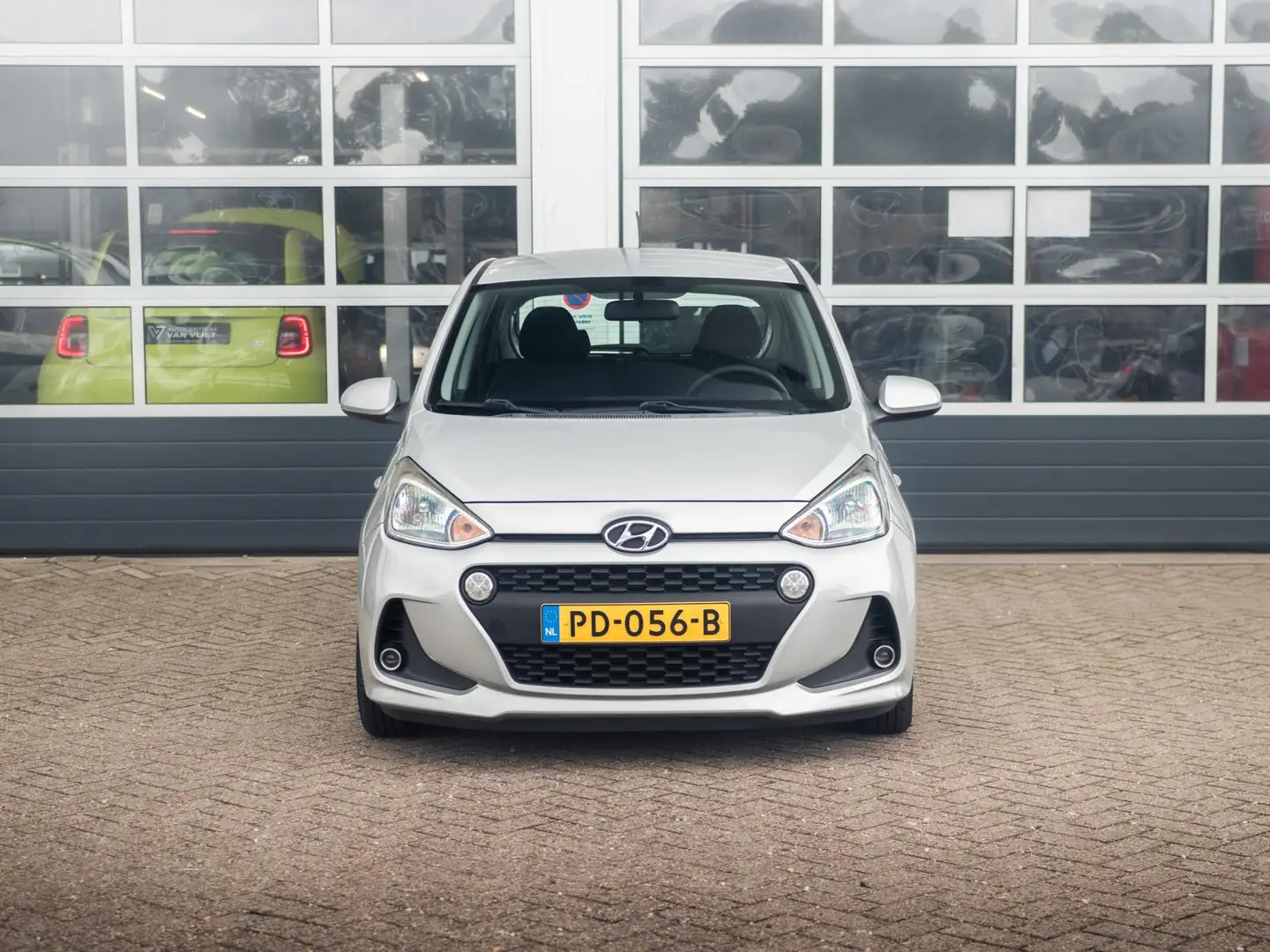 Hyundai i10 1.0i Go! 2017 l Navigatie l Bluetooth l Gris - 2