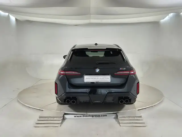 BMW M5 view 4
