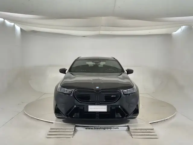 BMW M5 view 3