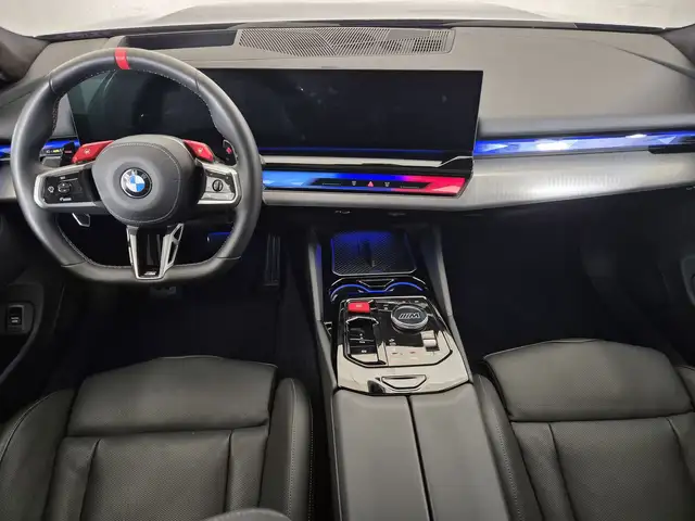 BMW M5 view 8